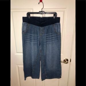 Announcements Maternity capris 